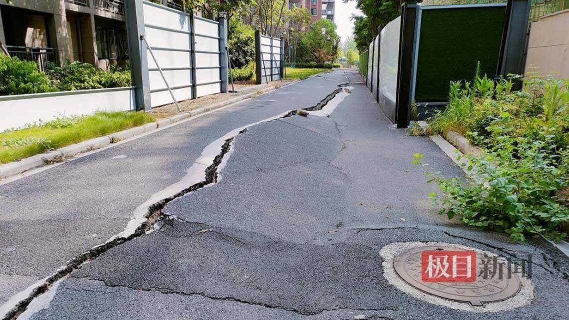 旁邊施工導(dǎo)致墻體開裂、地基下沉該怎么辦？